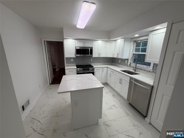 225 Hillside Avenue, Allendale, NJ 07401