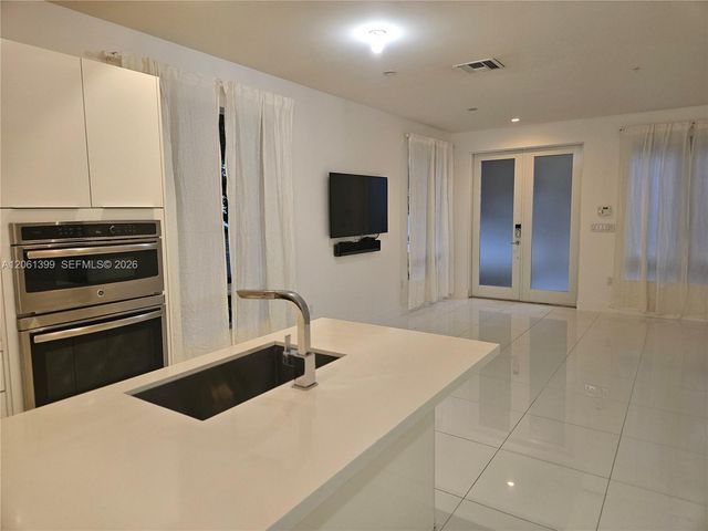 10220 NW 63rd Ter 111, Doral, FL 33178