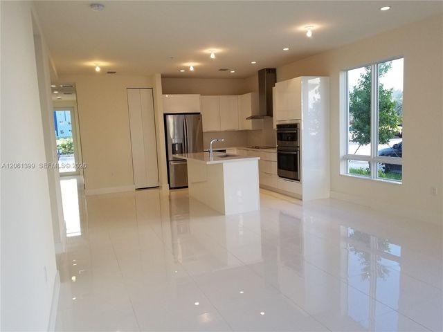 10220 NW 63rd Ter 111, Doral, FL 33178