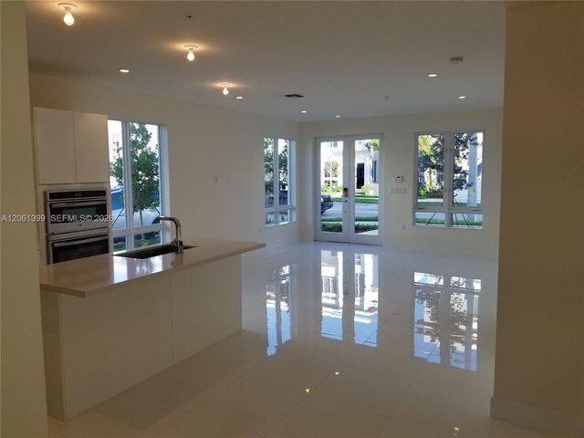 10220 NW 63rd Ter 111, Doral, FL 33178
