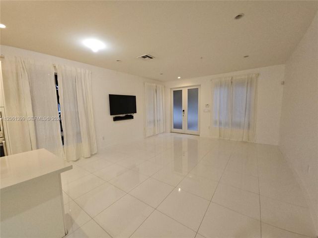 10220 NW 63rd Ter 111, Doral, FL 33178