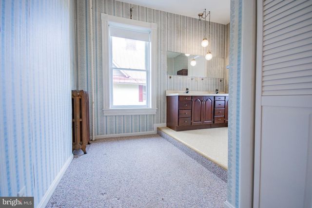 529 S GEORGE ST, Charles Town, WV 25414