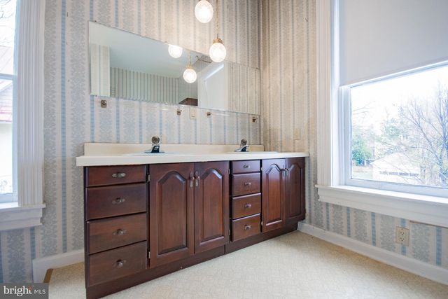 529 S GEORGE ST, Charles Town, WV 25414