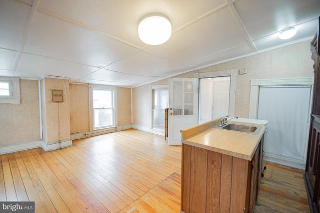 529 S GEORGE ST, Charles Town, WV 25414