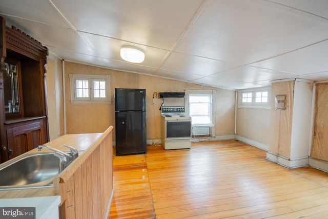 529 S GEORGE ST, Charles Town, WV 25414