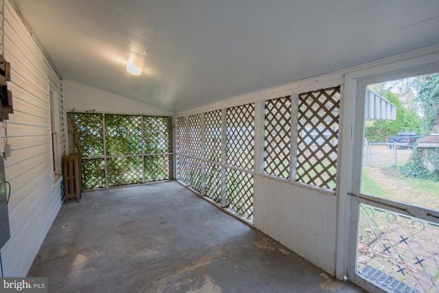 529 S GEORGE ST, Charles Town, WV 25414