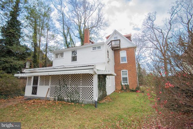 529 S GEORGE ST, Charles Town, WV 25414