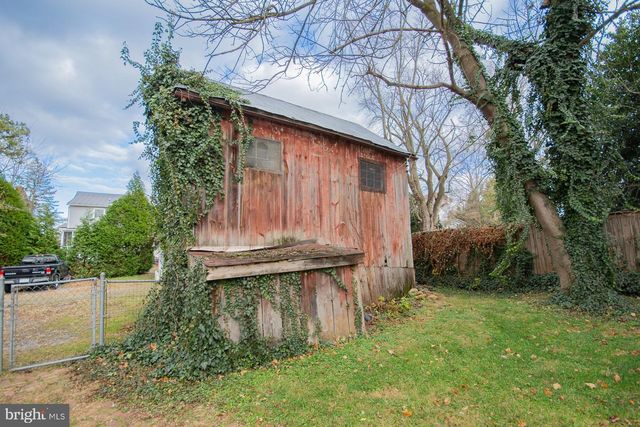 529 S GEORGE ST, Charles Town, WV 25414