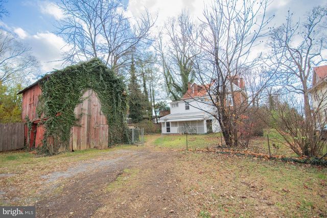 529 S GEORGE ST, Charles Town, WV 25414