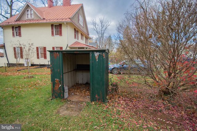 529 S GEORGE ST, Charles Town, WV 25414