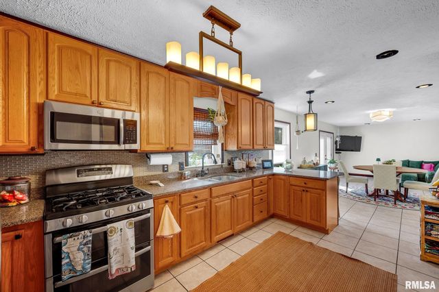 2127 W DAKOTA Street, West Peoria, IL 61604