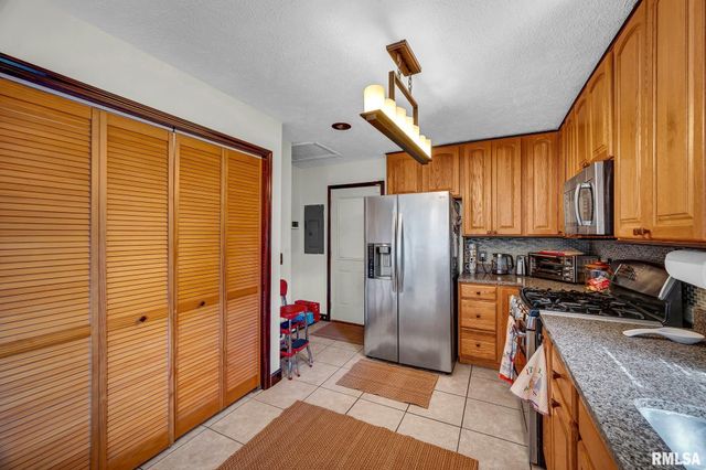 2127 W DAKOTA Street, West Peoria, IL 61604