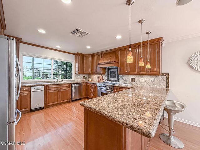 10111 Oak Park Avenue, Northridge, CA 91325