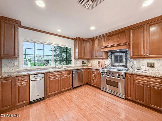 10111 Oak Park Avenue, Northridge, CA 91325