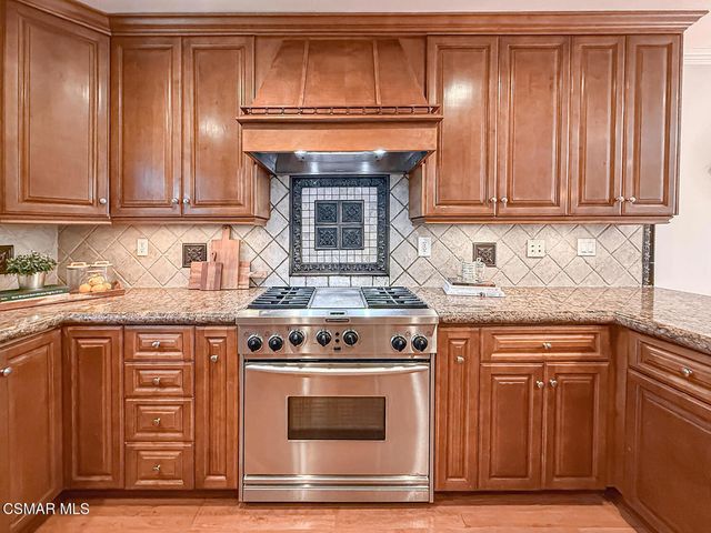 10111 Oak Park Avenue, Northridge, CA 91325