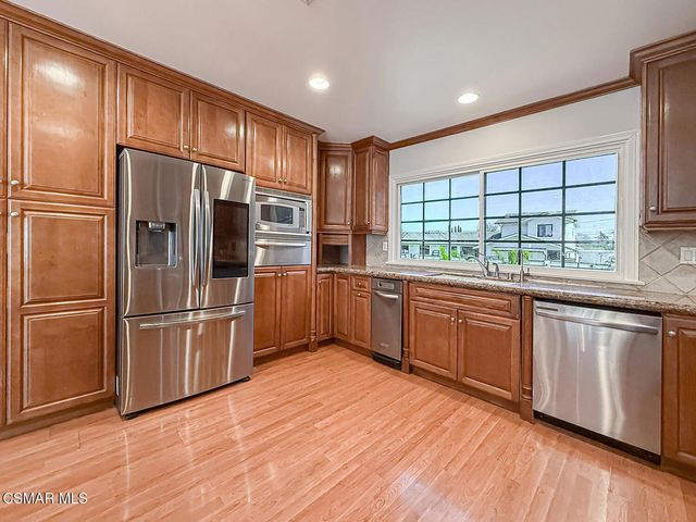 10111 Oak Park Avenue, Northridge, CA 91325