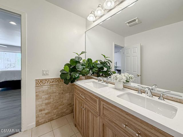 10111 Oak Park Avenue, Northridge, CA 91325