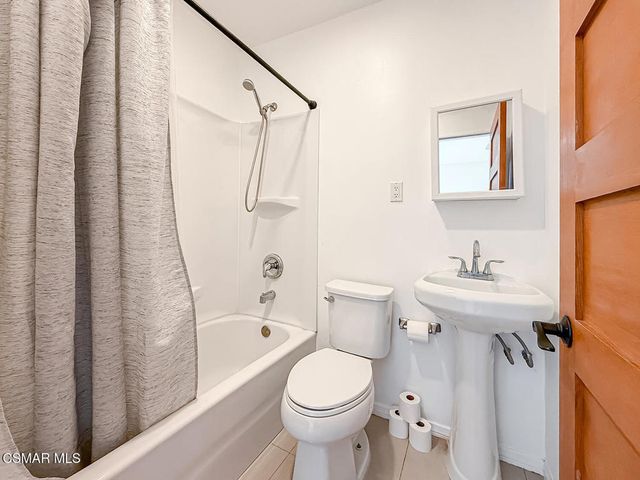 10111 Oak Park Avenue, Northridge, CA 91325