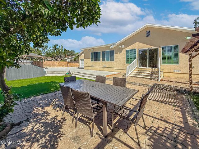 10111 Oak Park Avenue, Northridge, CA 91325