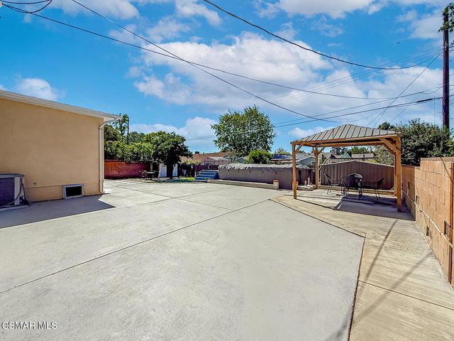 10111 Oak Park Avenue, Northridge, CA 91325