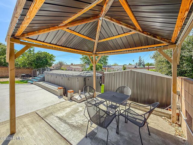 10111 Oak Park Avenue, Northridge, CA 91325