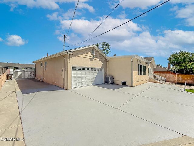 10111 Oak Park Avenue, Northridge, CA 91325