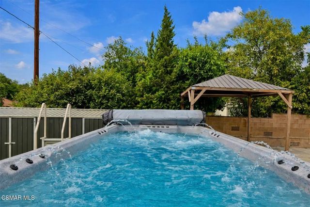 10111 Oak Park Avenue, Northridge, CA 91325