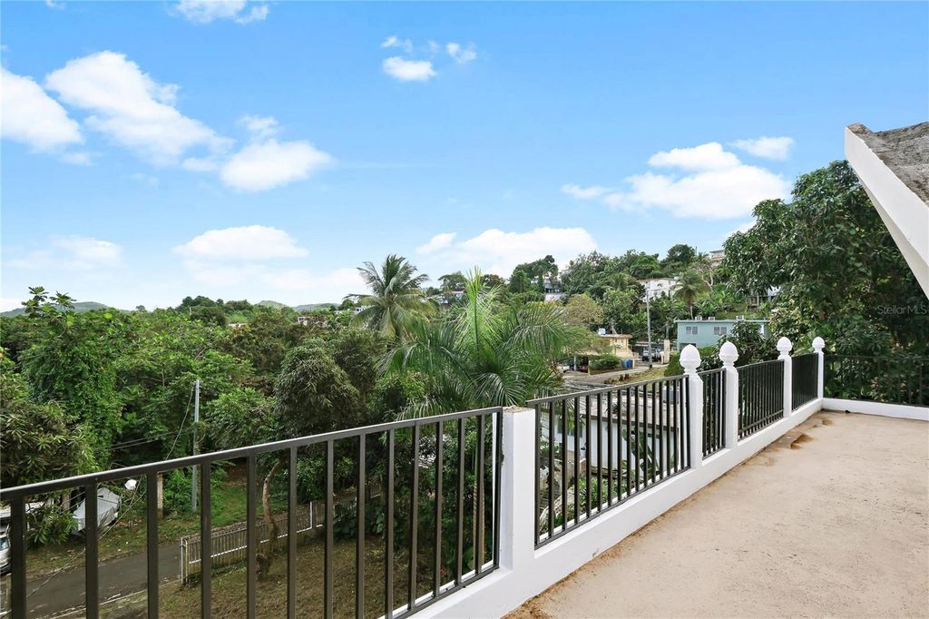 Image 20 of property listing at BO. ZARZAL COMUNIDAD CANDAL, CALLE 15 67-A, Rio Grande, PR 00745