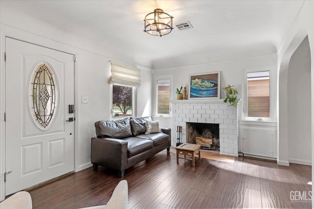 304 W D Street, Tehachapi, CA 93561
