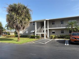 306 S Circle Dr S 203, Boynton Beach, FL 33435