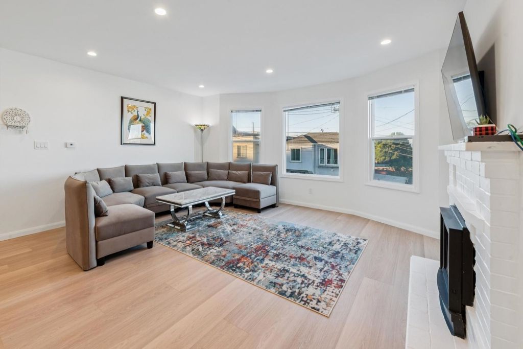 Image 5 of property listing at 1119 Hanover ST, Daly City, CA 94014