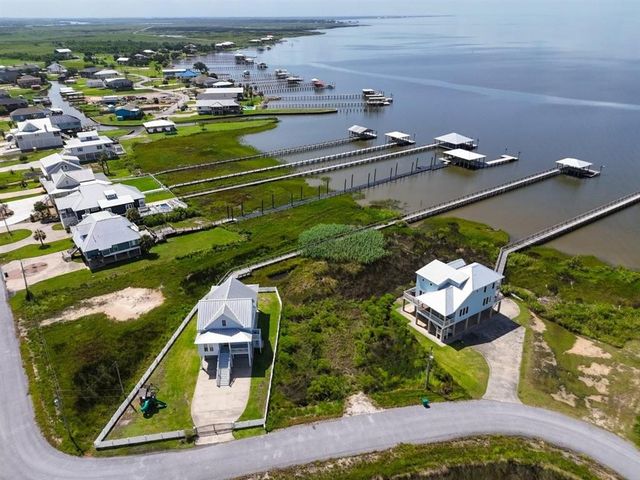 3831 Lake Breeze Road, Lake Charles, LA 70605