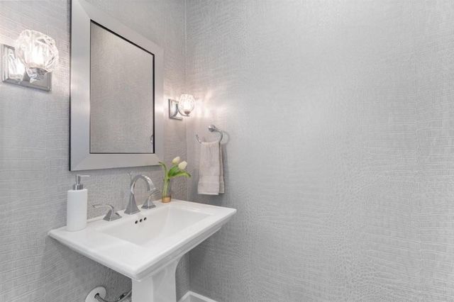 3831 Lake Breeze Road, Lake Charles, LA 70605