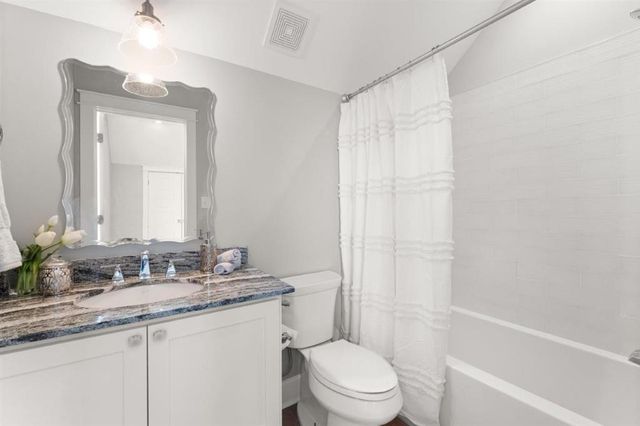 3831 Lake Breeze Road, Lake Charles, LA 70605