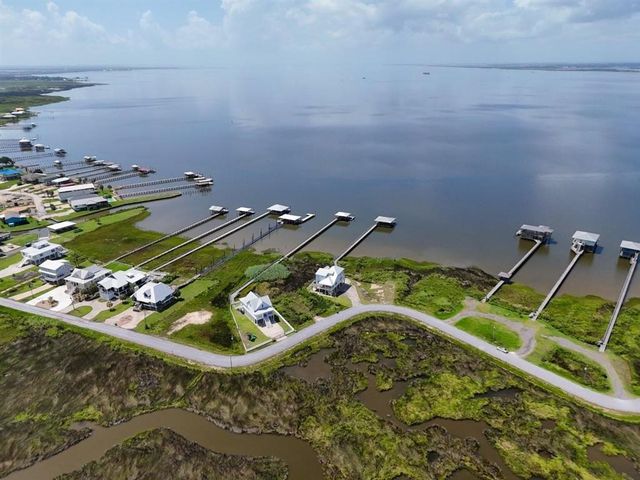 3831 Lake Breeze Road, Lake Charles, LA 70605