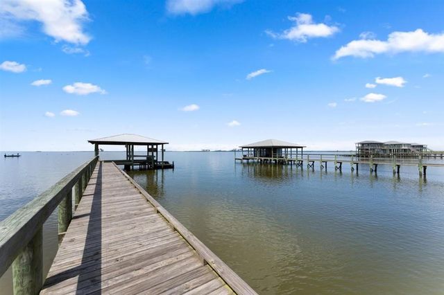 3831 Lake Breeze Road, Lake Charles, LA 70605