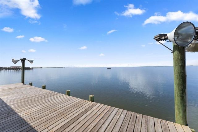 3831 Lake Breeze Road, Lake Charles, LA 70605