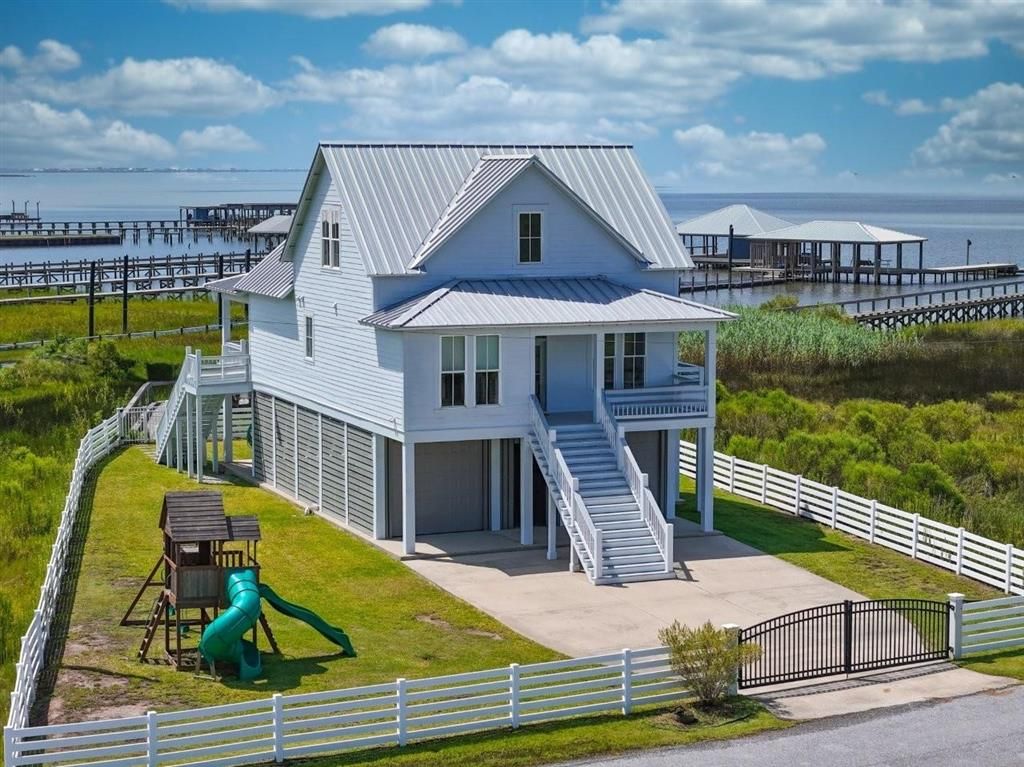 3831 Lake Breeze Road, Lake Charles, LA 70605