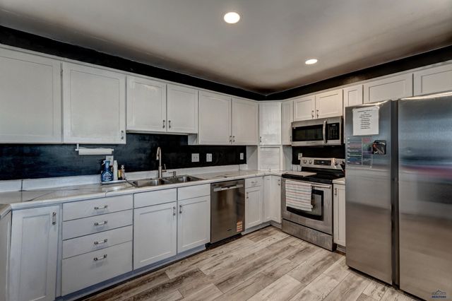 439 E COLLEGE AVE, Rapid City, SD 57701