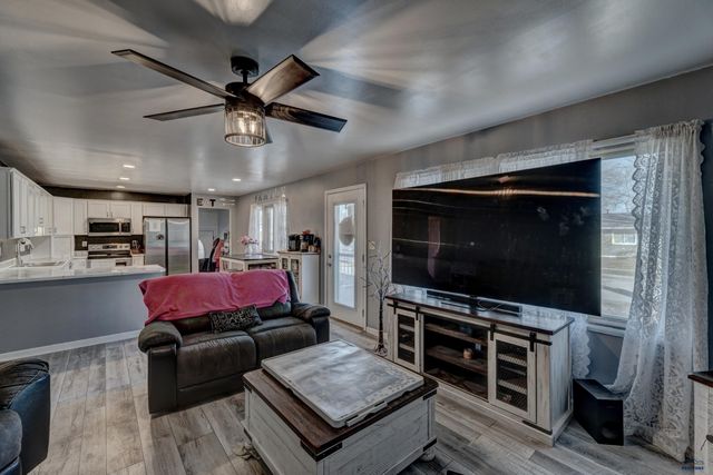 439 E COLLEGE AVE, Rapid City, SD 57701