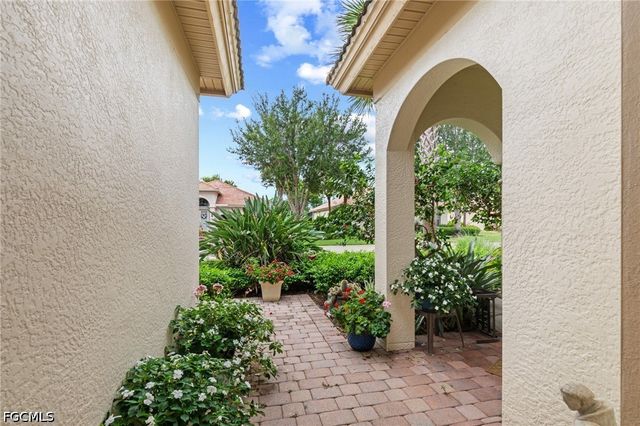 26351 Stonewall LN, Bonita Springs, FL 34135
