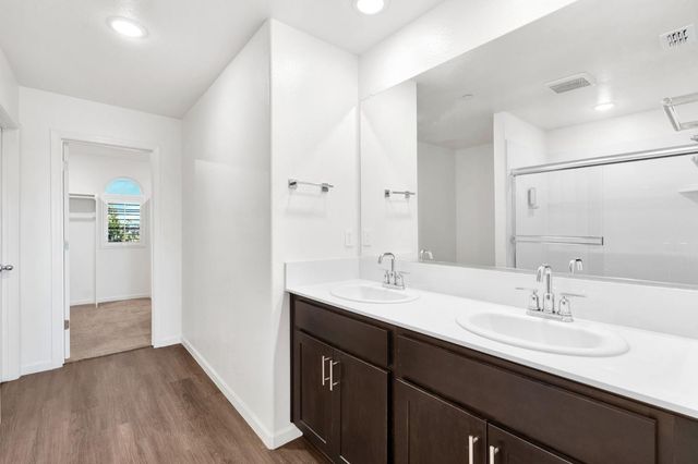 1382 Shoreline Drive, Madera, CA 93637