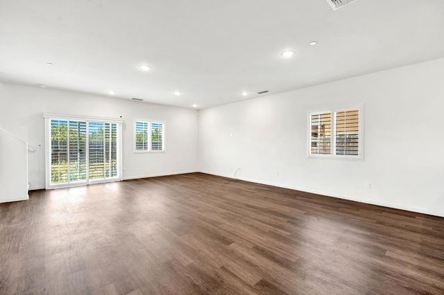 1382 Shoreline Drive, Madera, CA 93637