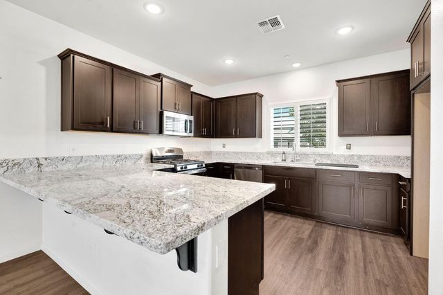 1382 Shoreline Drive, Madera, CA 93637