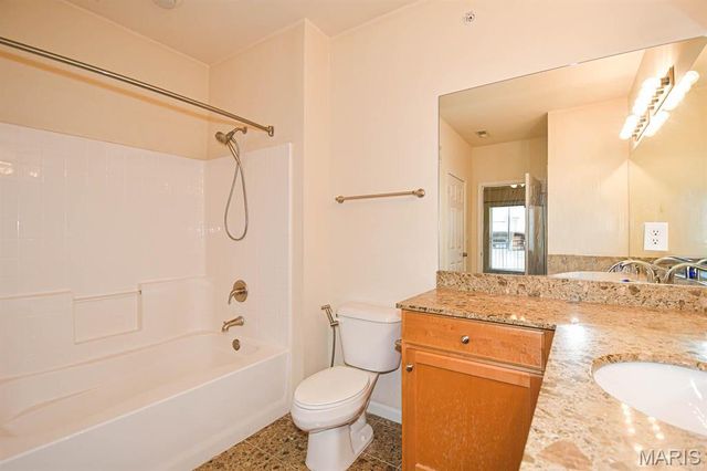 1270 Strassner Drive 3403, St Louis, MO 63144