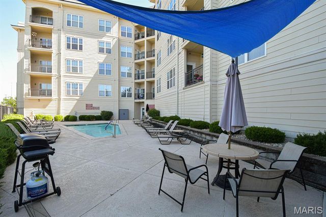 1270 Strassner Drive 3403, St Louis, MO 63144