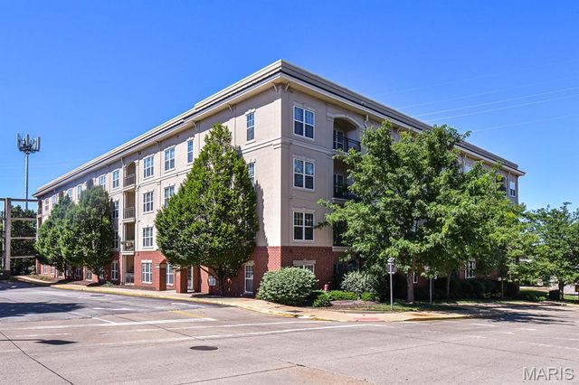 1270 Strassner Drive 3403, St Louis, MO 63144