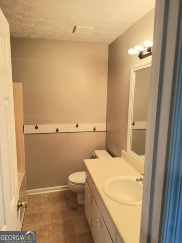 3677 Fernbrook Drive, Snellville, GA 30039