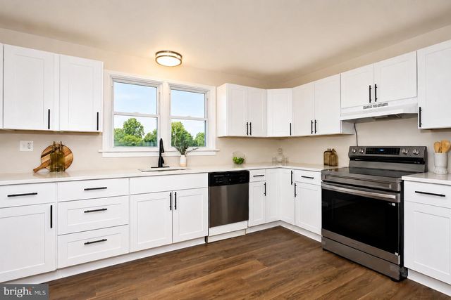 5129 IRENE DR, Harrisburg, PA 17112