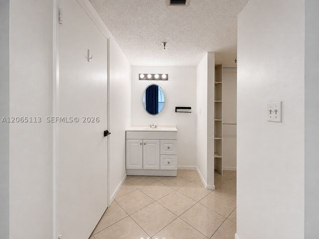 1621 Collins Ave 402, Miami Beach, FL 33139
